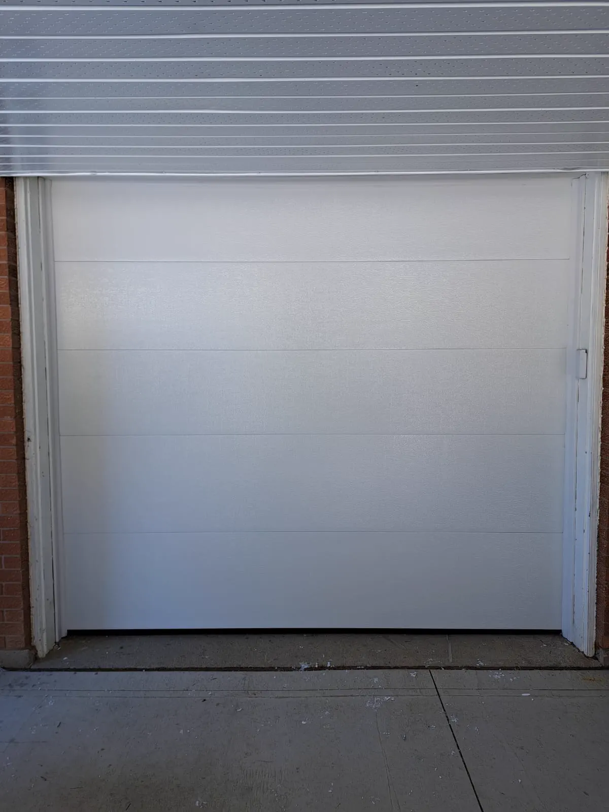 Second RedOak field photo showing garage-door detail near georgina-keswick