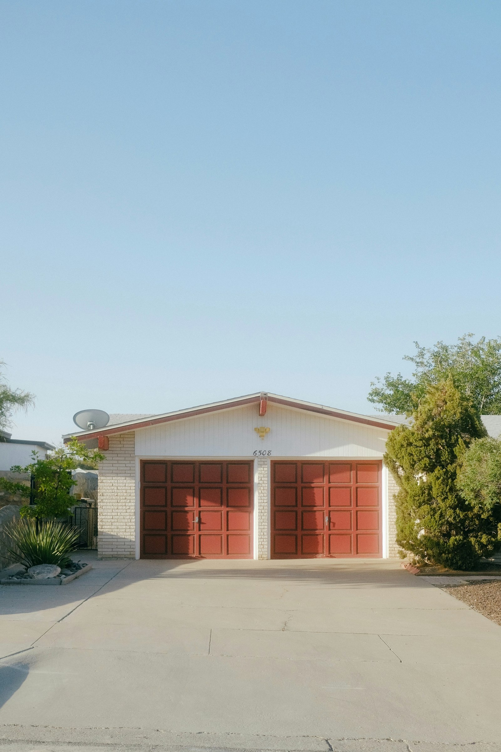 Detached Wasaga Beach home with a two-car garage and driveway frontage